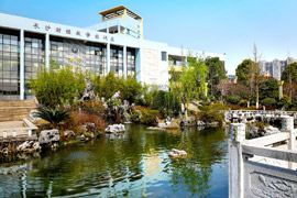 �Lɳؔ��(j��ng)�W(xu��)У